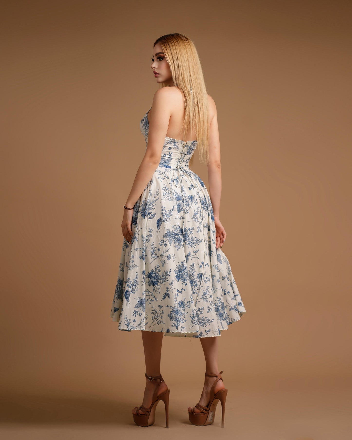Vestido blanco flores azul