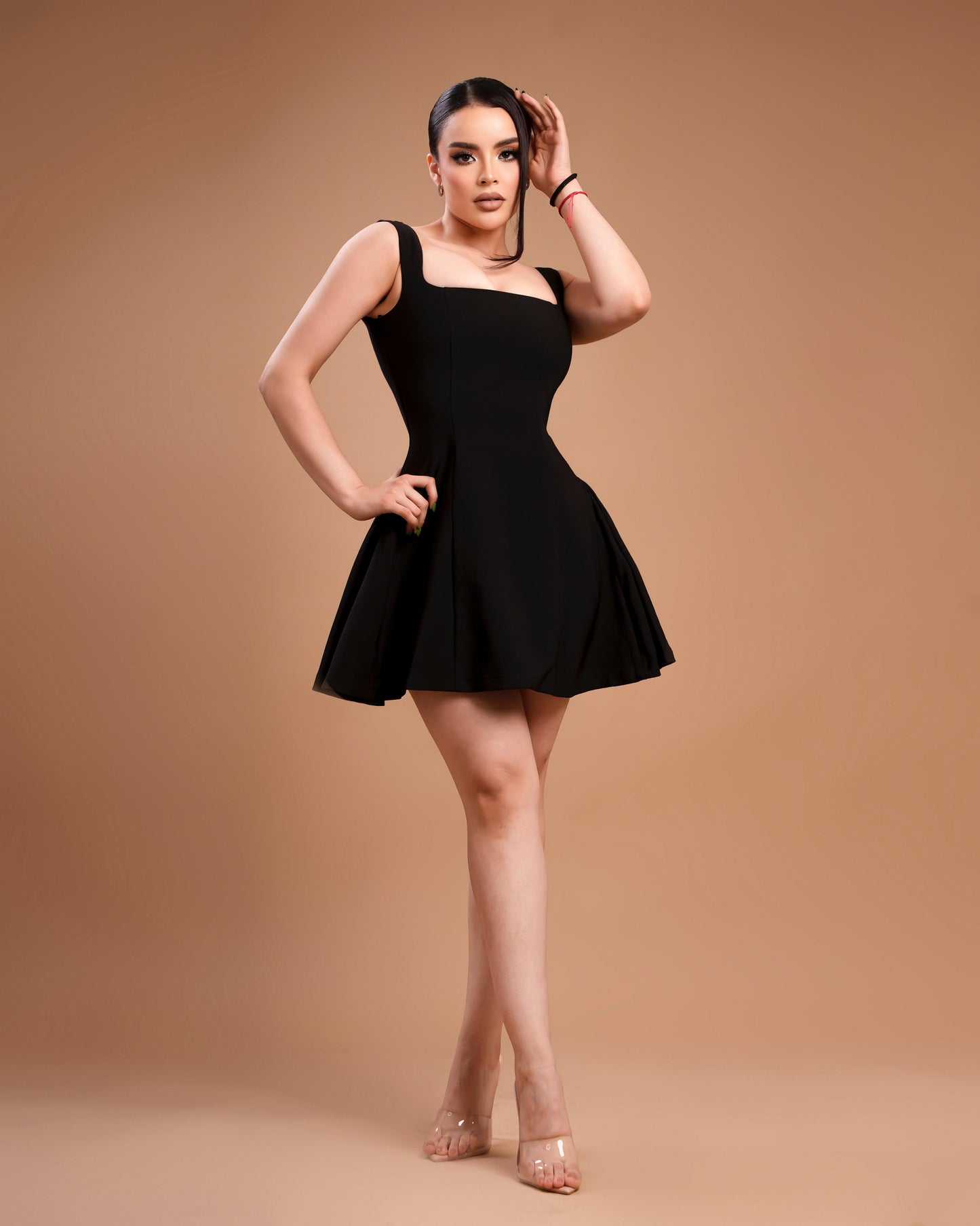 Vestido negro volado