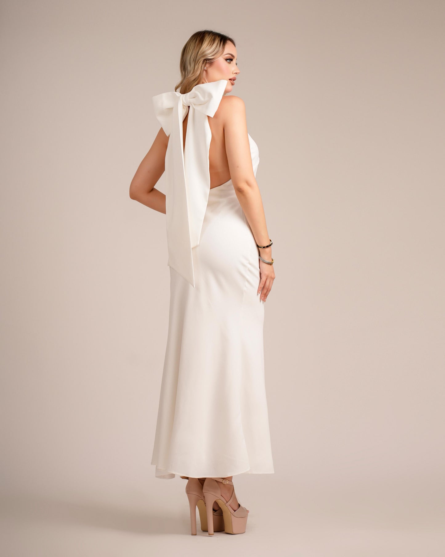 Vestido halter bun