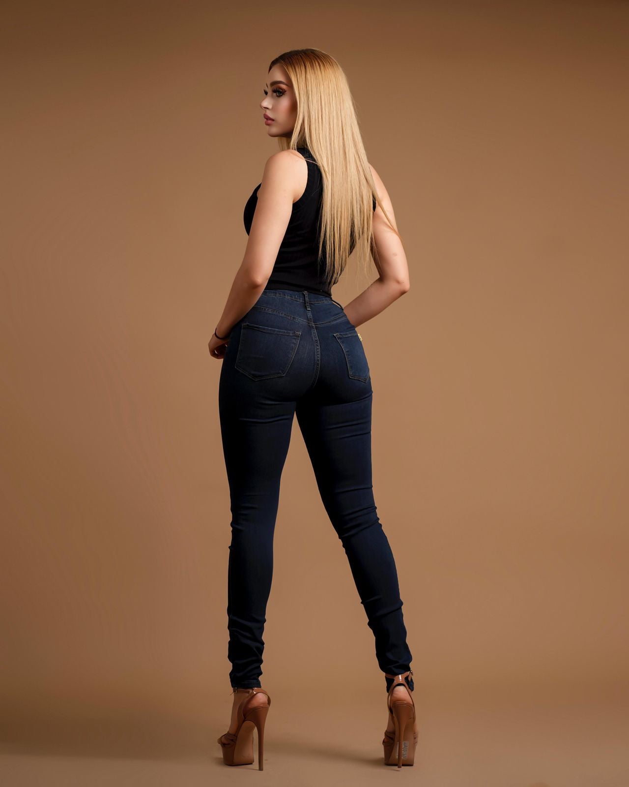 Pantalón mezclilla oscura