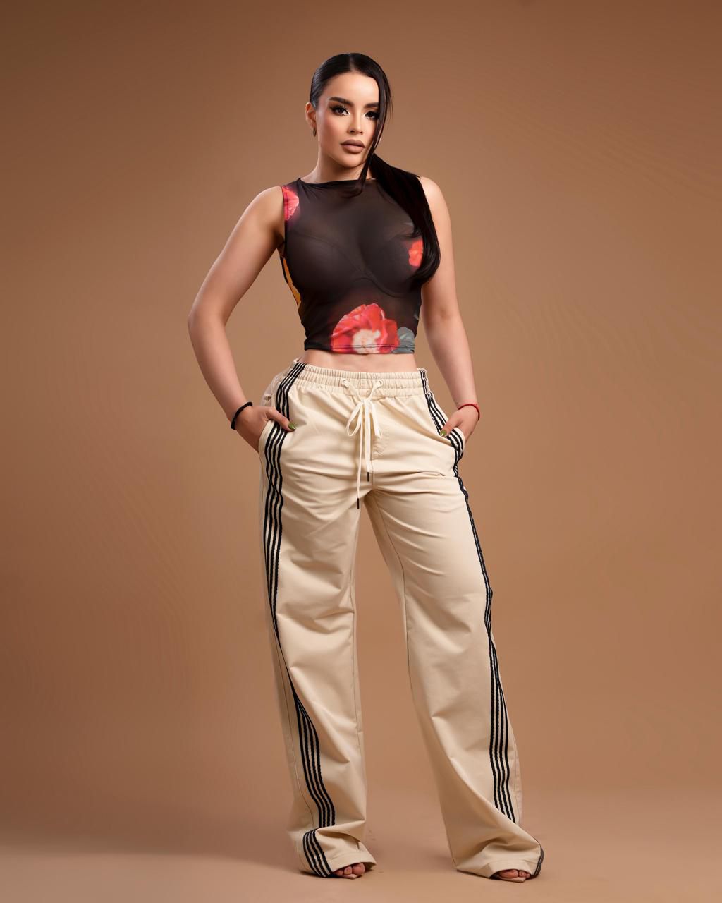 Pantalón beige ancho
