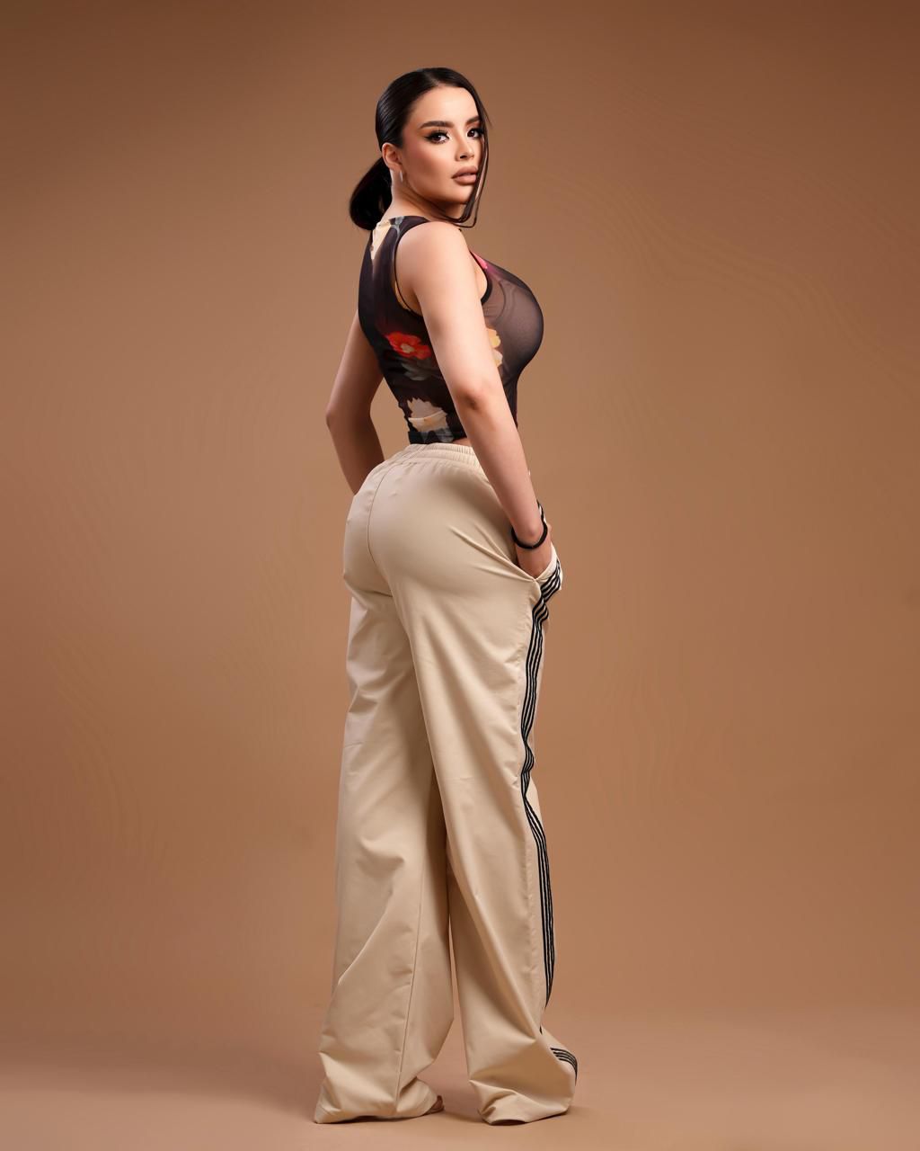 Pantalón beige ancho