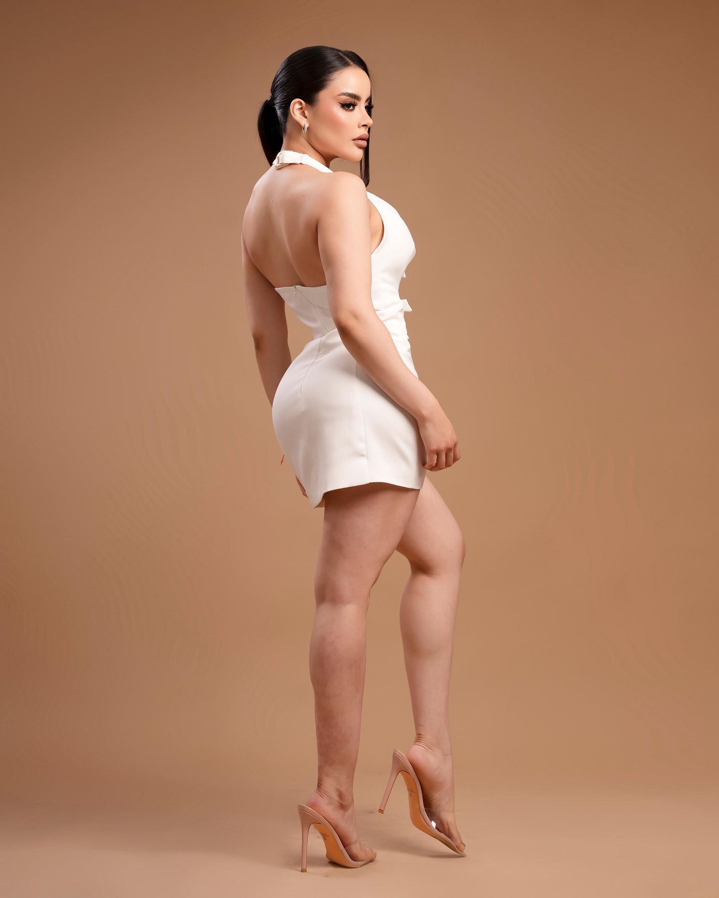 Vestido blanco escote hebilla