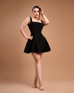 Vestido negro volado