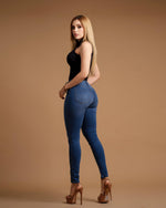 Pantalón azul pegado