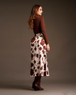 Falda brown stains