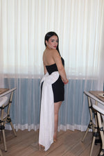 Vestido negro con moño