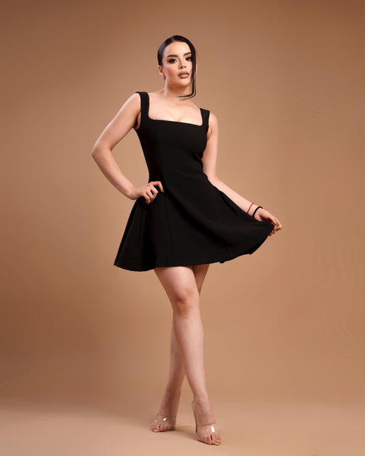 Vestido negro volado